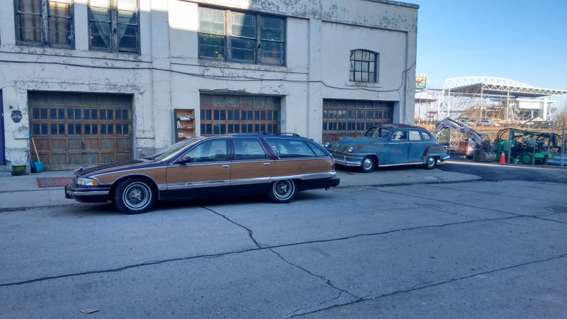 Illustration for article titled Ohh, an old Chevy sedan.
